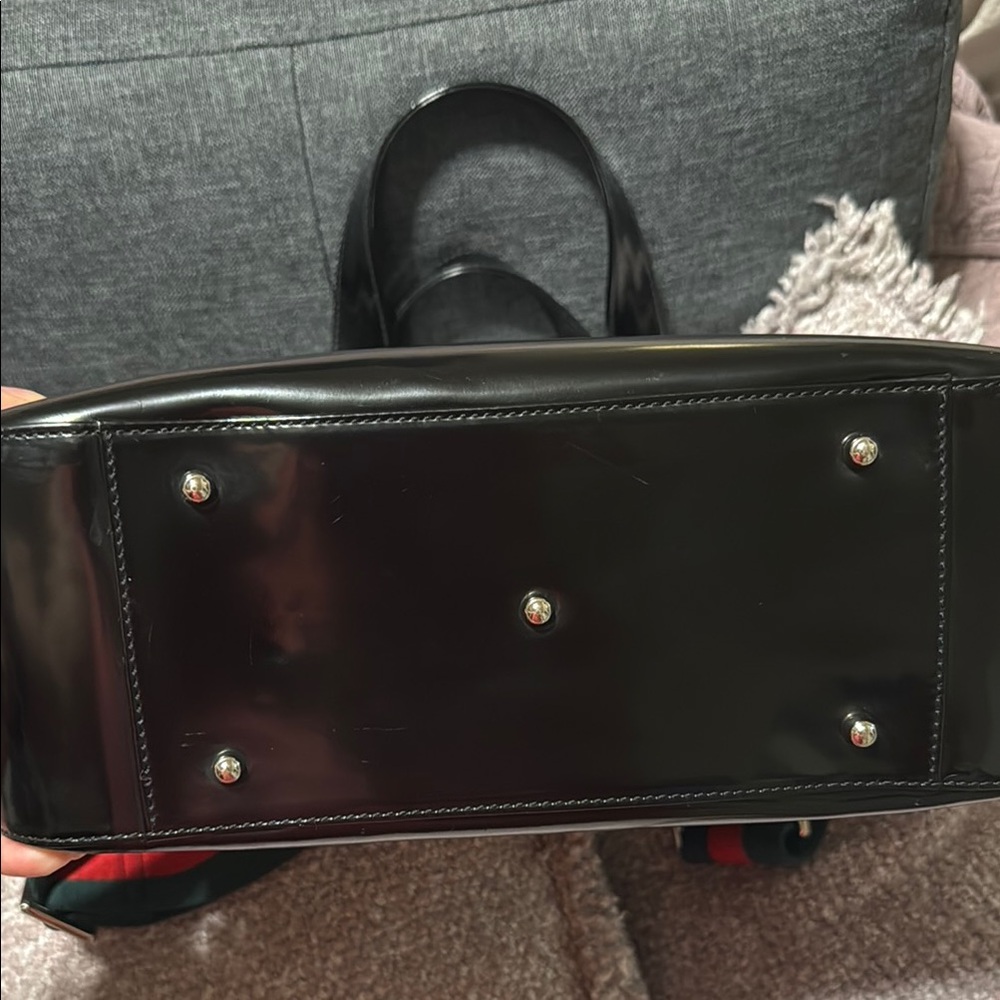 🎄GUCCI Black Tote Bag with Green and Red Strap - Picture 6 of 11